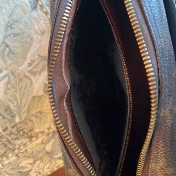 Louis Vuitton TROCADÉRO LEATHER CROSSBODY BAG - Picture 11 of 16